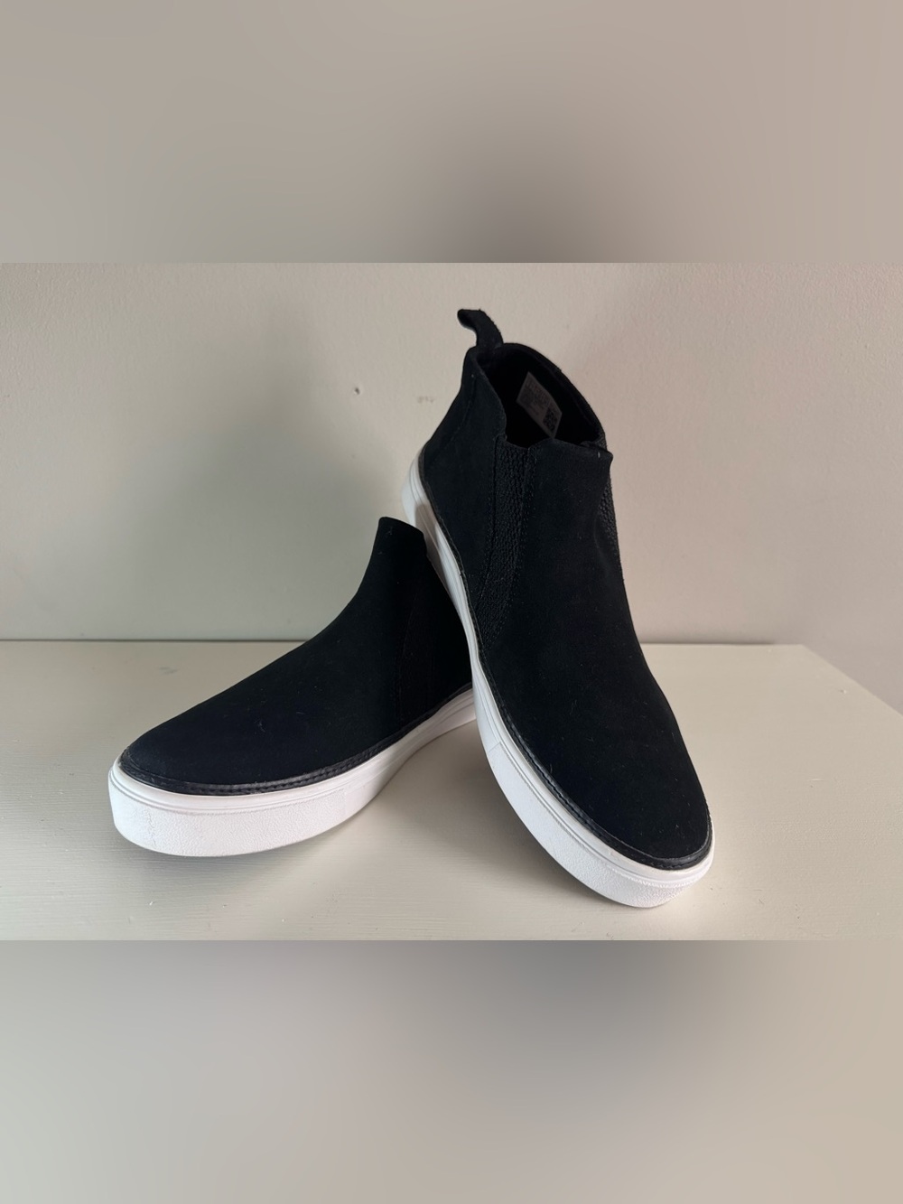 TOMS Women’s Black Suede Slip-On Chelsea Sneakers